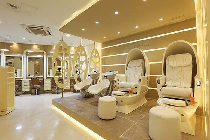بهترین آرایشگاه زنانه در زعفرانیه و سعادت آباد تهران برای عروس و کوتاهی مو چه ویژگی هایی دارد؟