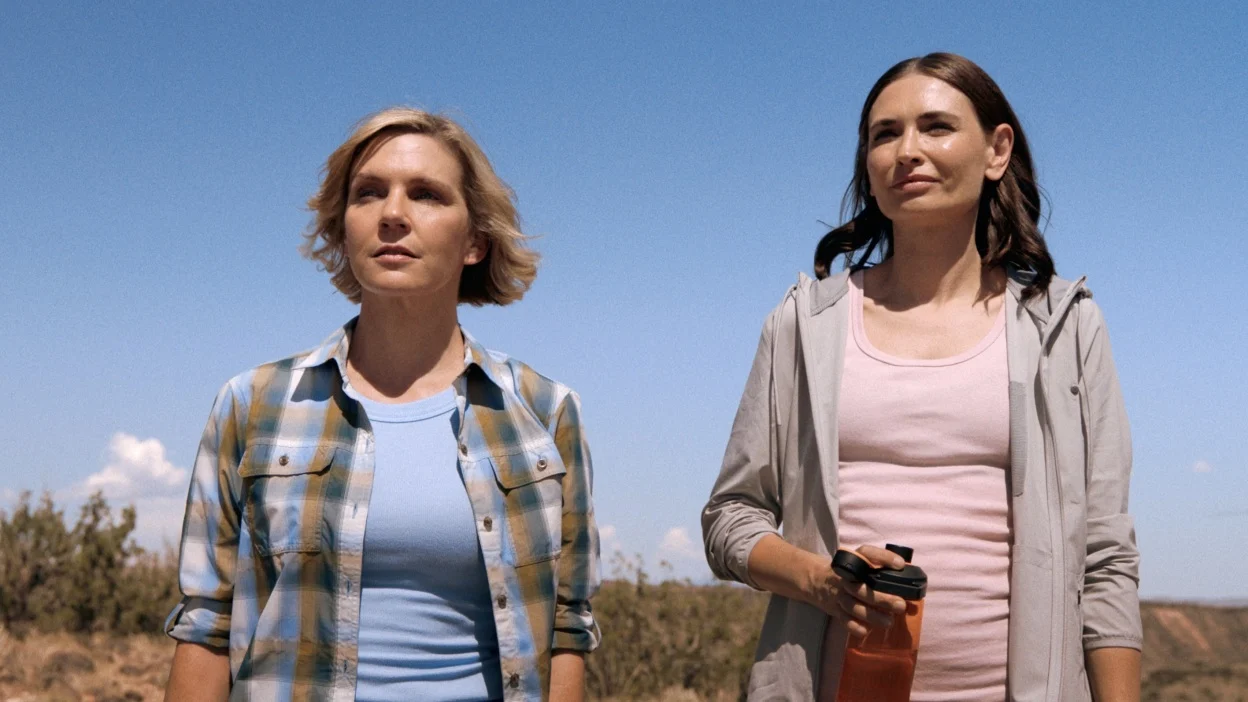 بررسی پایان فصل اول سریال Pluribus